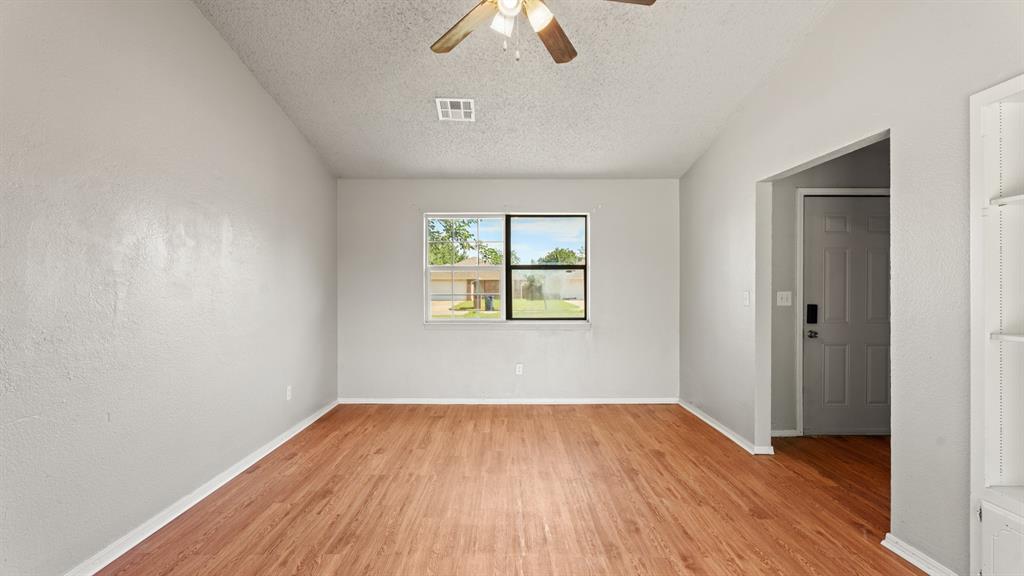 329 Nw 120th Street Property Photo 4