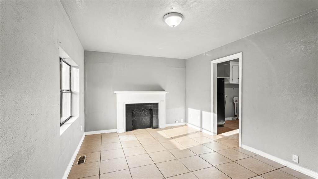 2212 Miramar Boulevard Property Photo 6