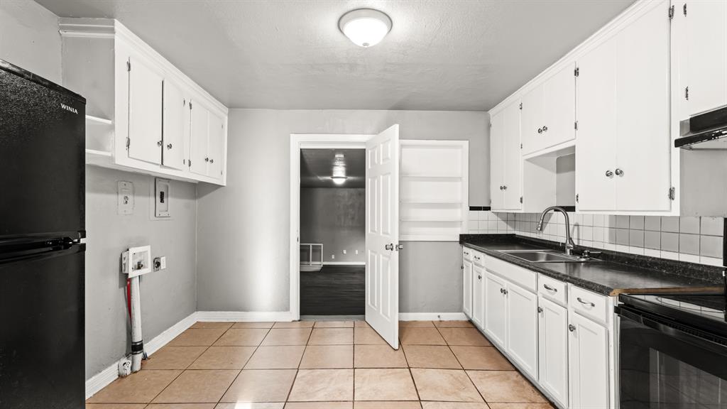 2212 Miramar Boulevard Property Photo 7