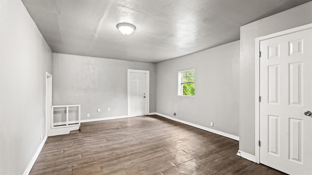 2212 Miramar Boulevard Property Photo 9