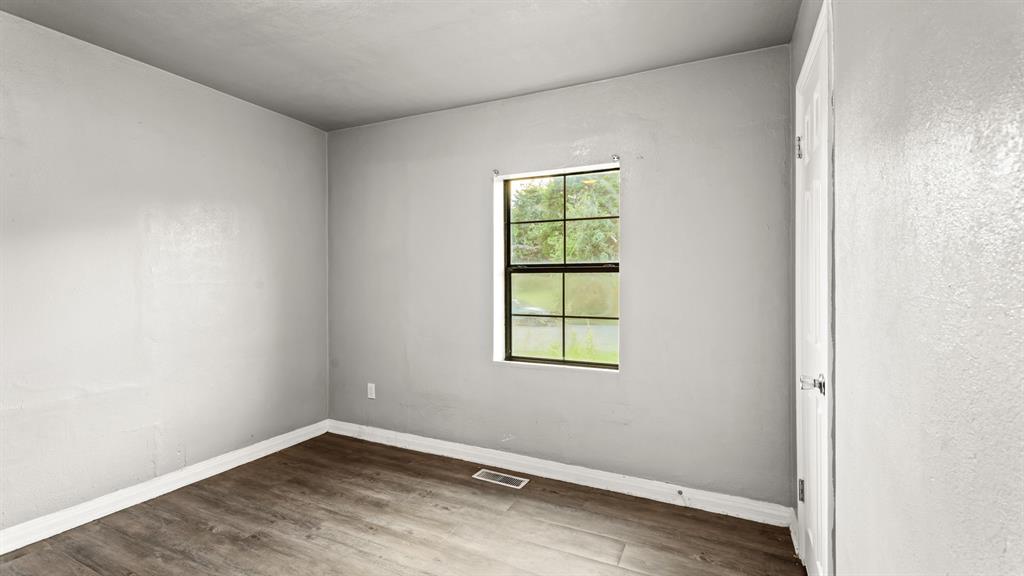 2212 Miramar Boulevard Property Photo 14