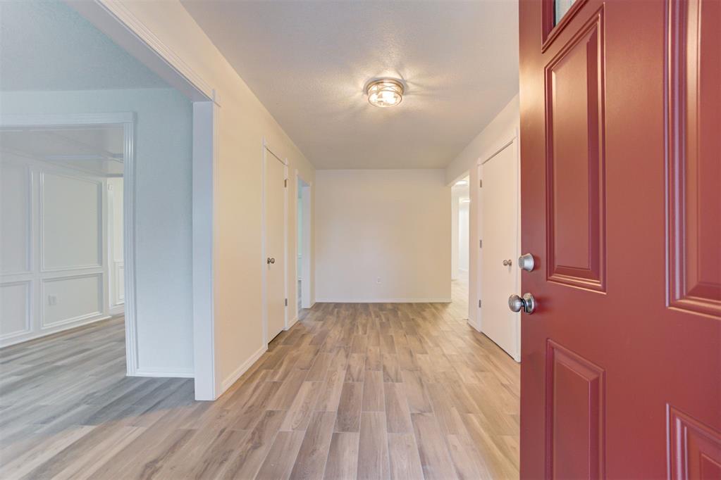 2712 Clover Glen Drive Property Photo 6