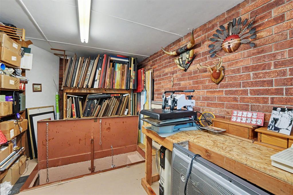 633 E Benton Avenue Property Photo 28