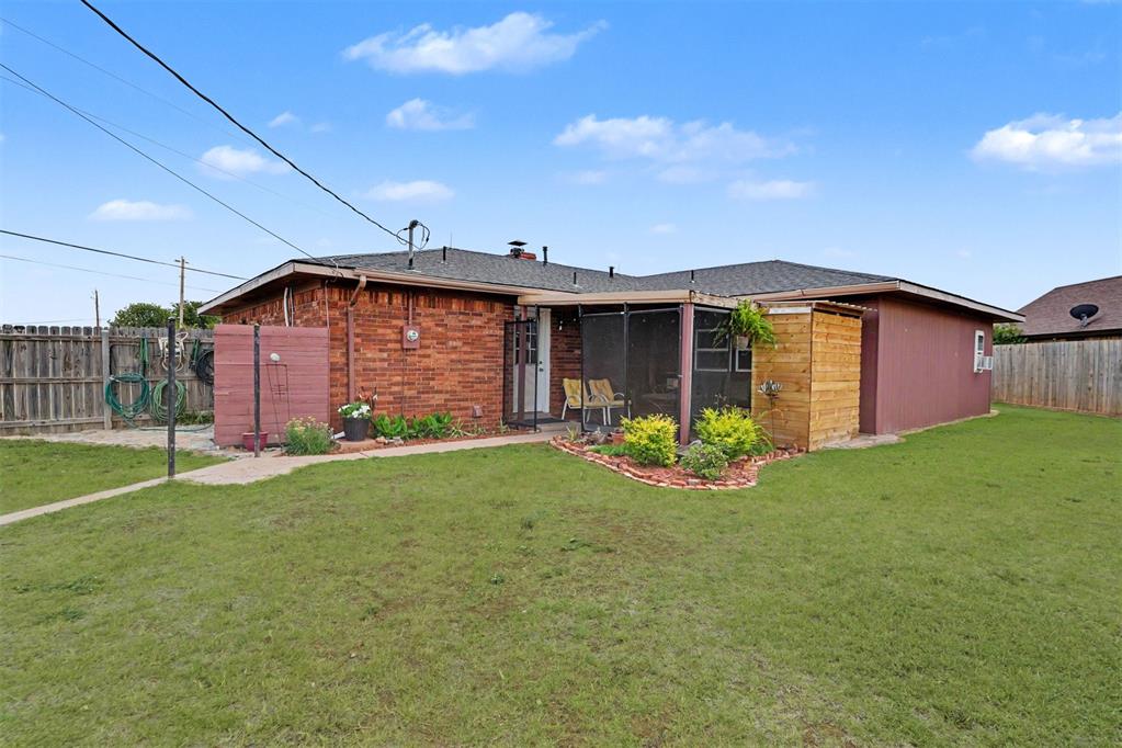 633 E Benton Avenue Property Photo 43