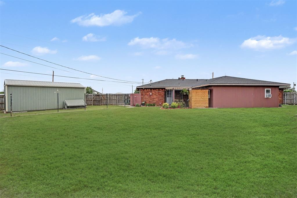 633 E Benton Avenue Property Photo 45