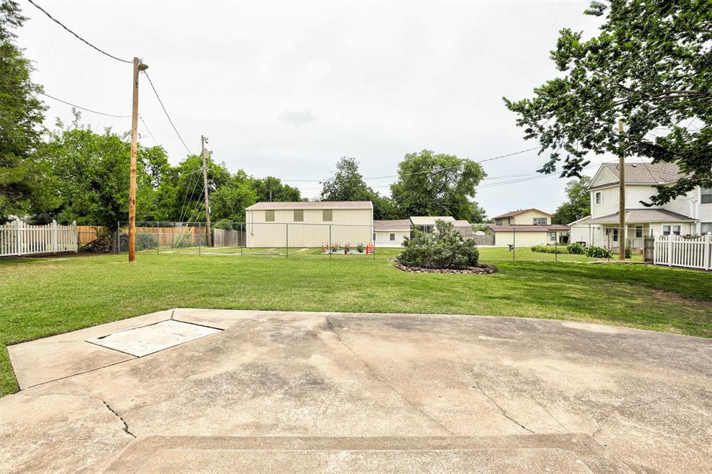 1207 N Broadway Avenue Property Photo 46