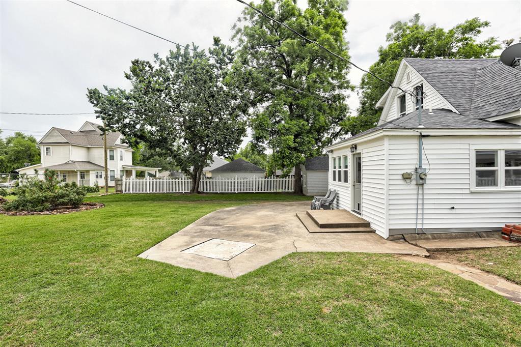 1207 N Broadway Avenue Property Photo 48