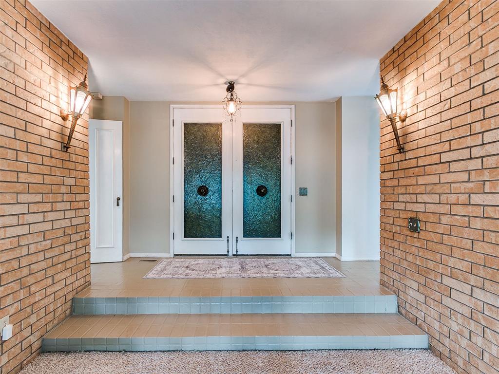 10208 Westlake Drive Property Photo 4