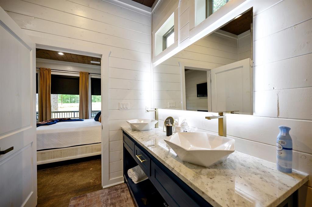 160 Bombardier Lane Property Photo 32