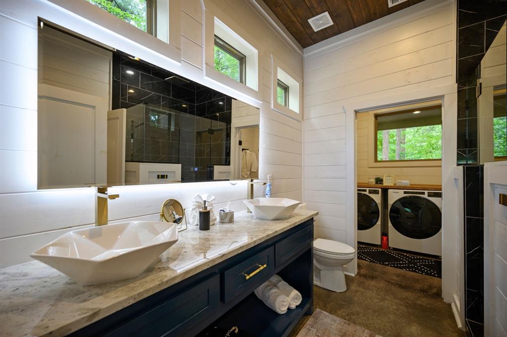 160 Bombardier Lane Property Photo 33