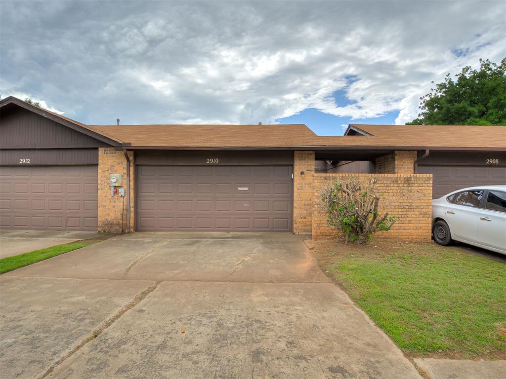 2910 Stonepoint Dr 2910 Property Photo 6