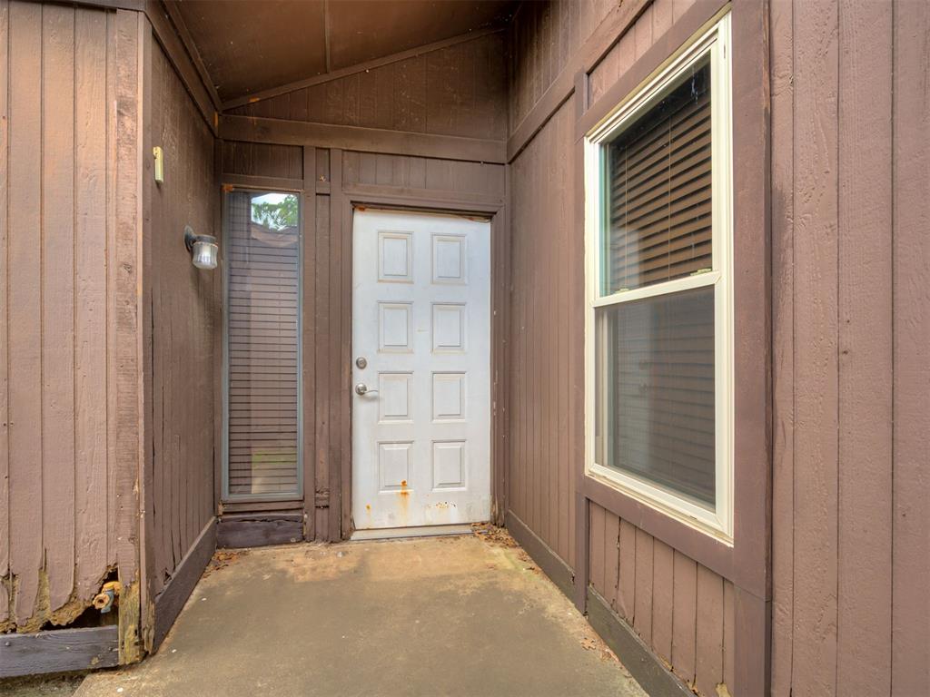 2910 Stonepoint Dr 2910 Property Photo 8