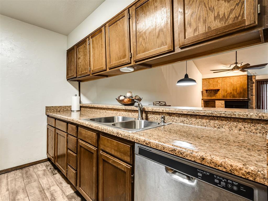 2910 Stonepoint Dr 2910 Property Photo 10