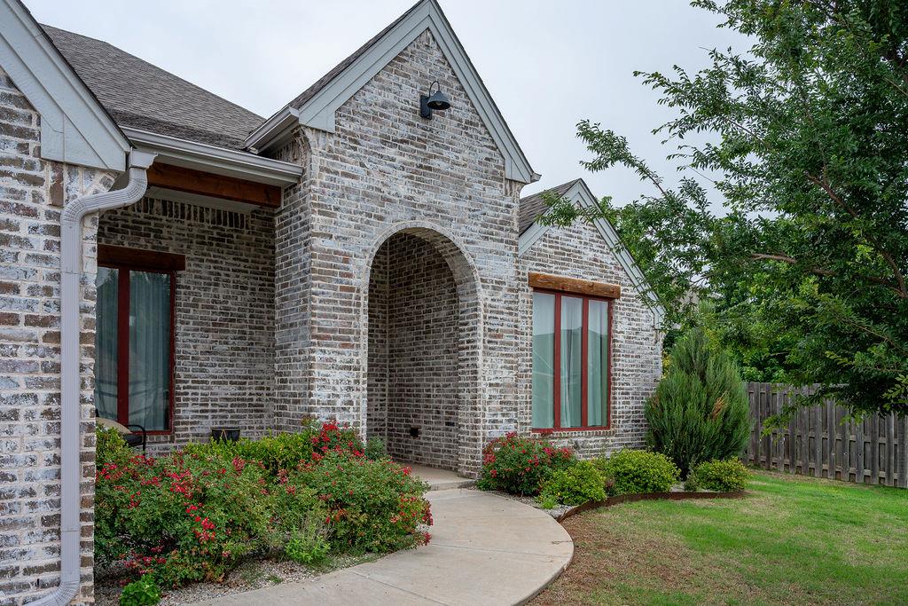 18205 Calder Road Property Photo 4