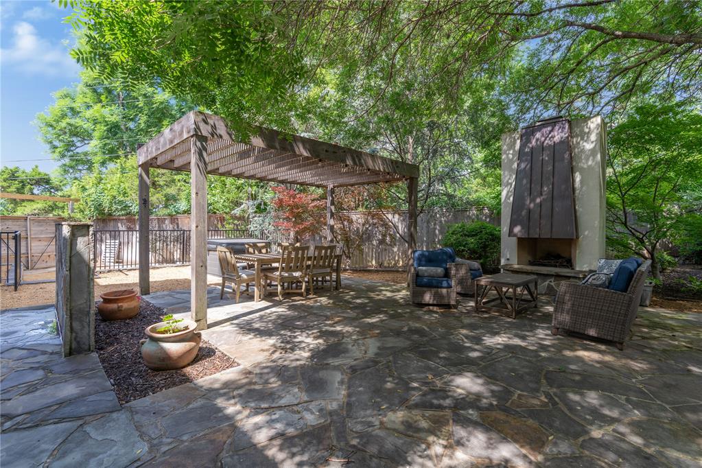 2015 Summit Circle Property Photo 8