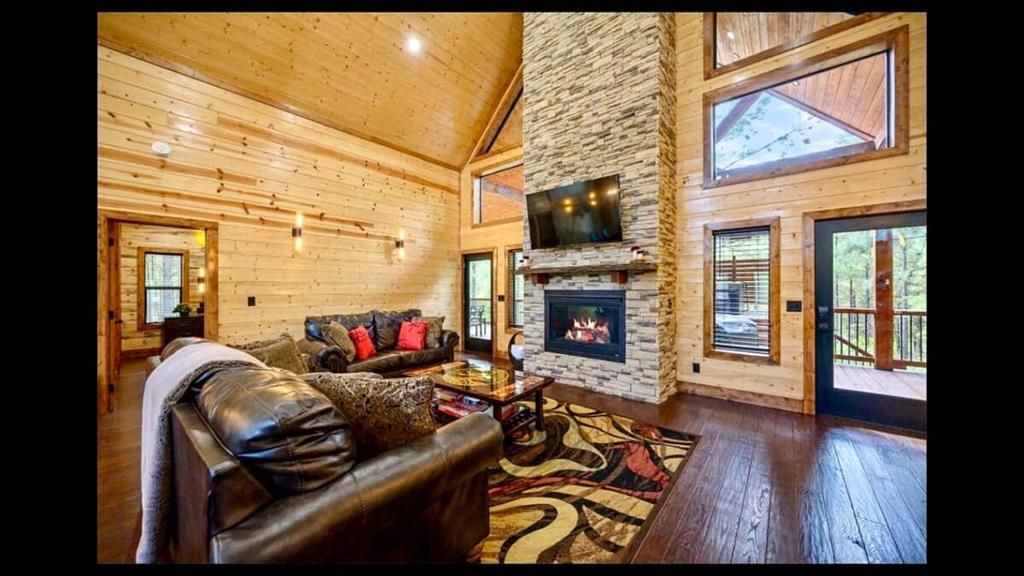 211 Boulder Avenue Property Photo 2