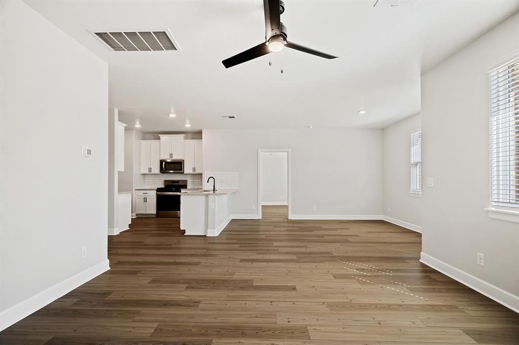 3001 Evyn Boulevard Property Photo 4