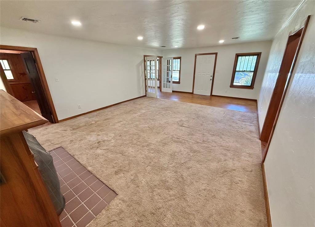 207 S Park Road Property Photo 3