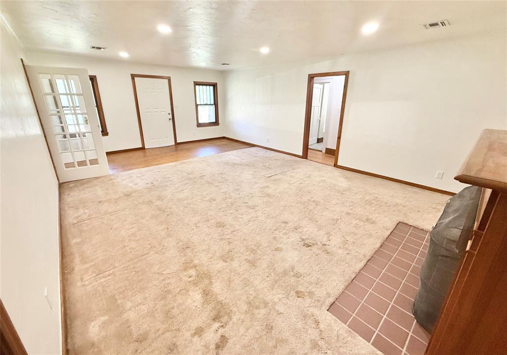 207 S Park Road Property Photo 4