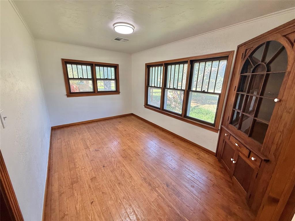 207 S Park Road Property Photo 5