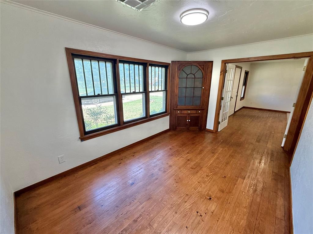 207 S Park Road Property Photo 6