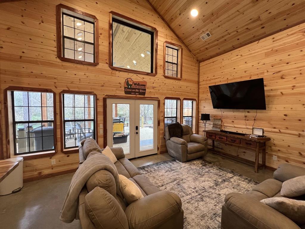 915 Riverview Road Property Photo 3