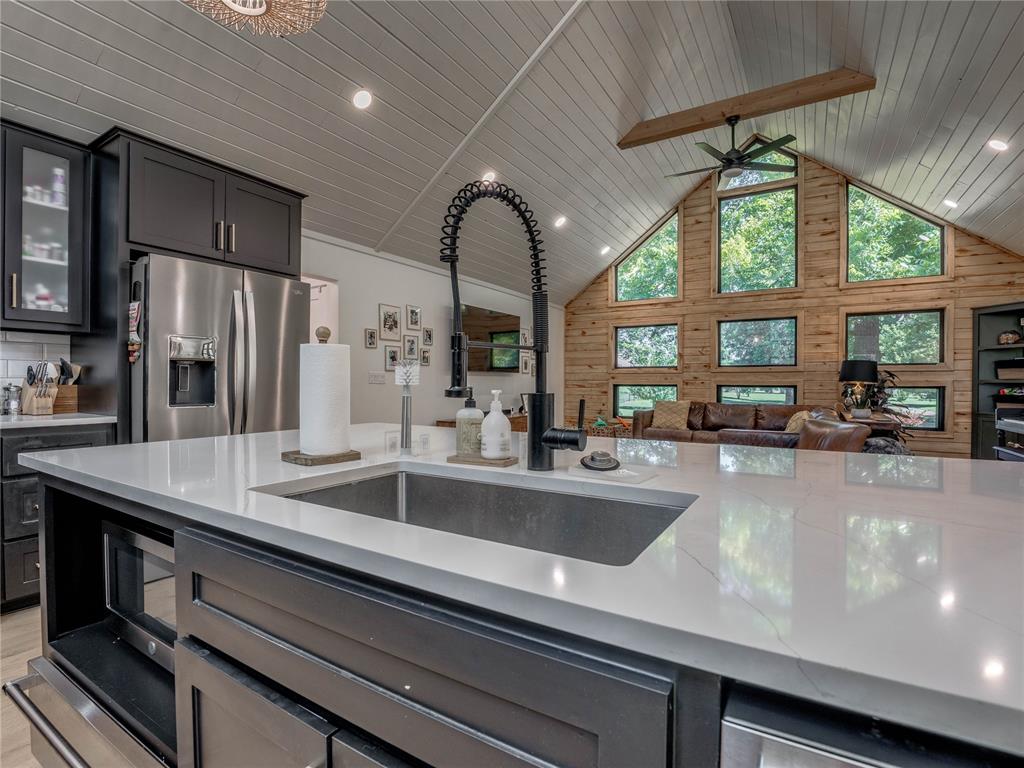 2221 W College Avenue Property Photo 15