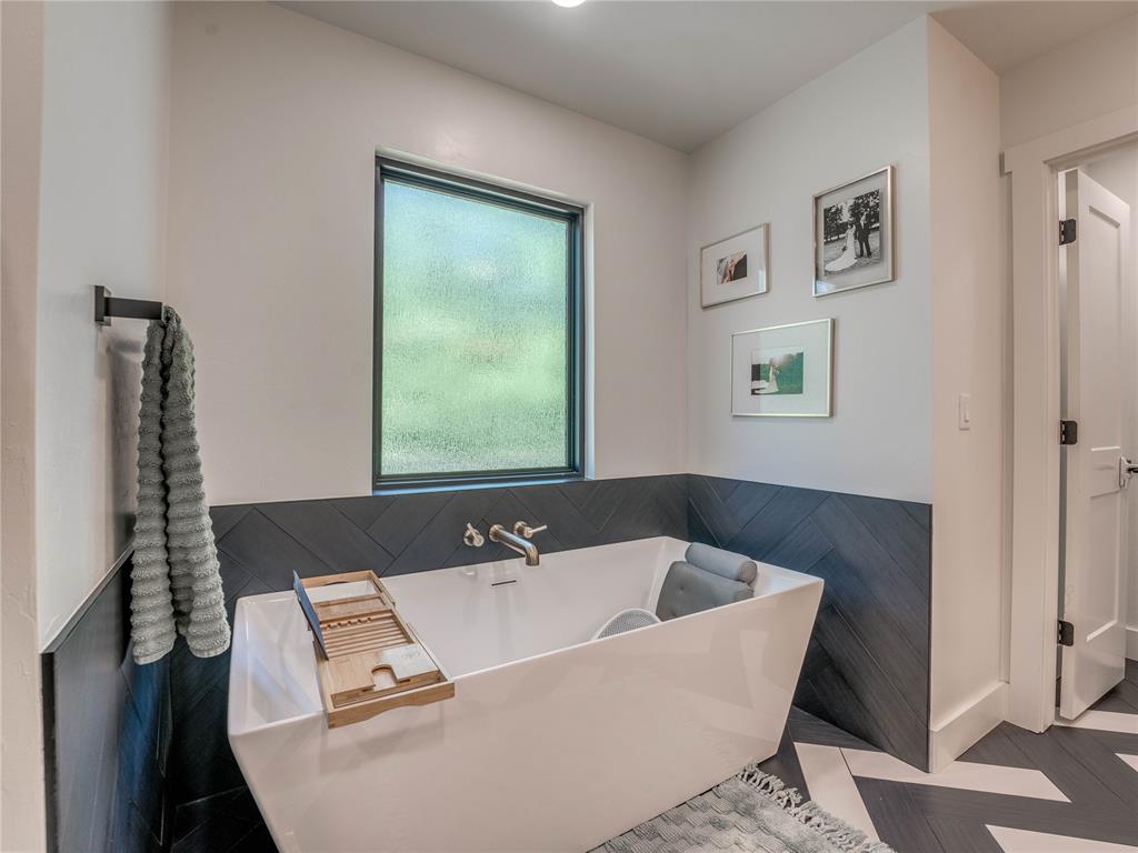 2221 W College Avenue Property Photo 22