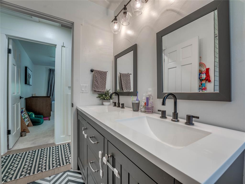 2221 W College Avenue Property Photo 34