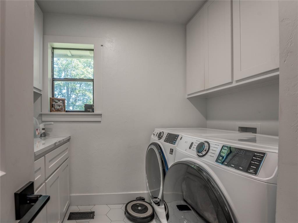 2221 W College Avenue Property Photo 35
