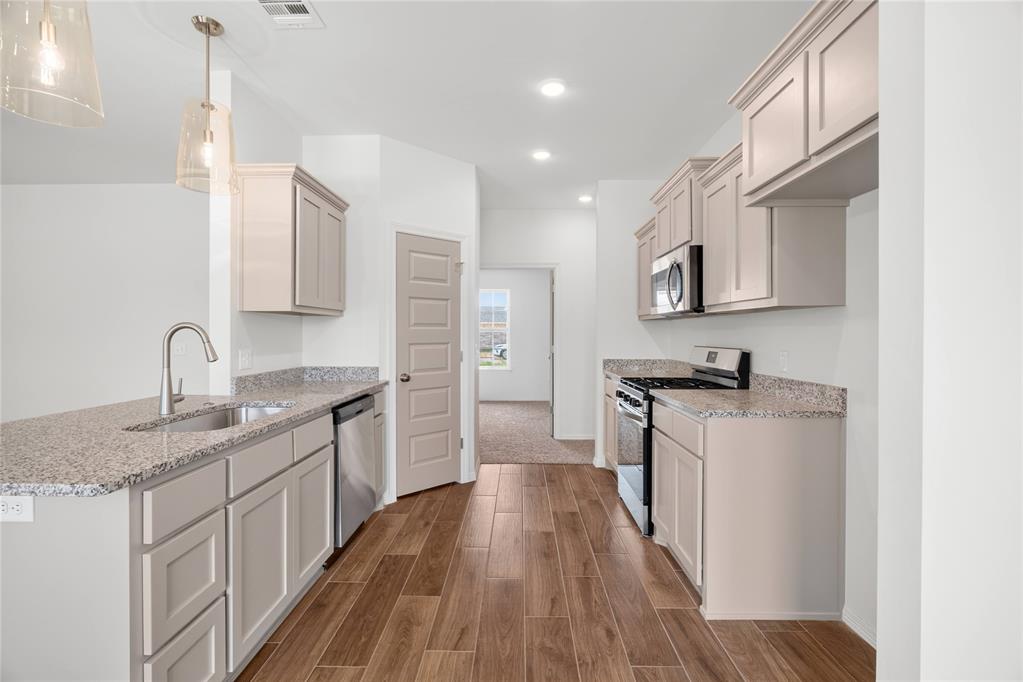 1905 Long Cove Avenue Property Photo 11