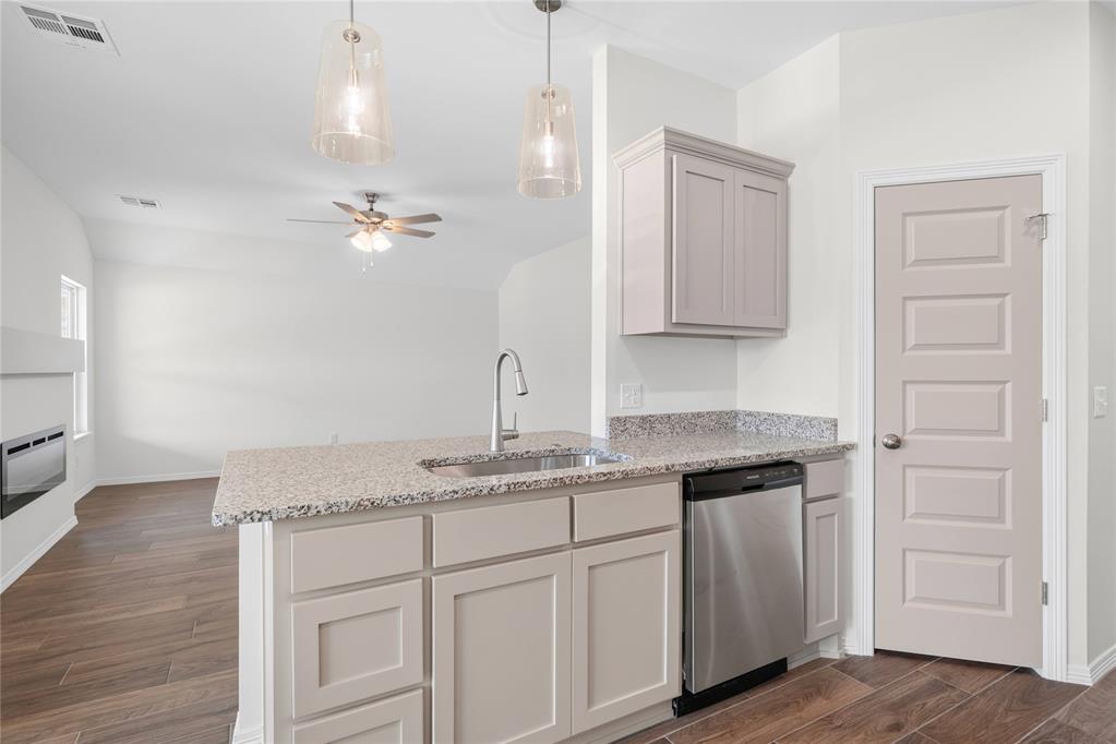 1905 Long Cove Avenue Property Photo 12