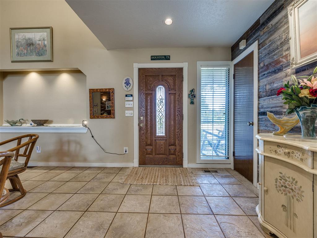 7104 N Lakeway Drive Property Photo 4