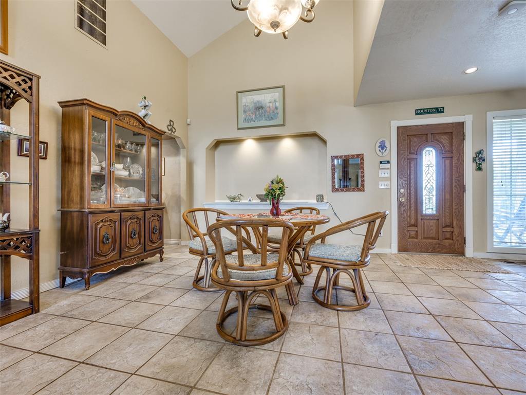 7104 N Lakeway Drive Property Photo 6