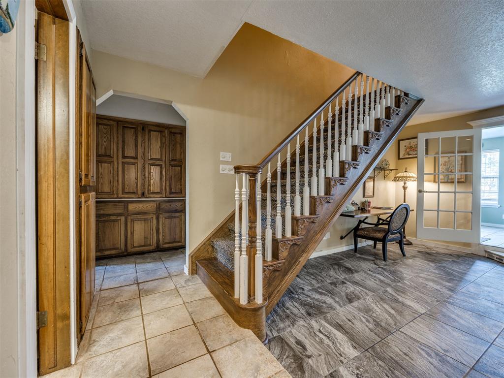 7104 N Lakeway Drive Property Photo 9