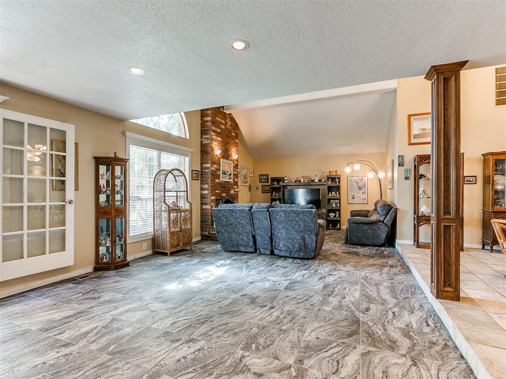 7104 N Lakeway Drive Property Photo 14