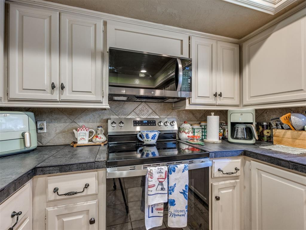 7104 N Lakeway Drive Property Photo 20