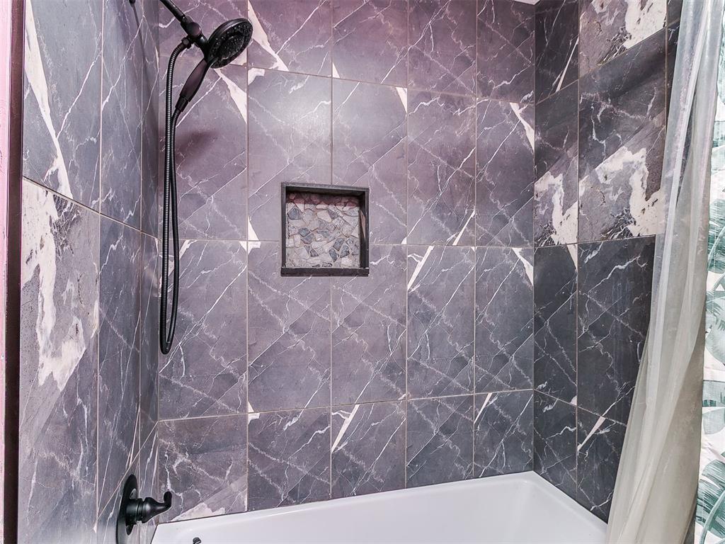 7104 N Lakeway Drive Property Photo 31
