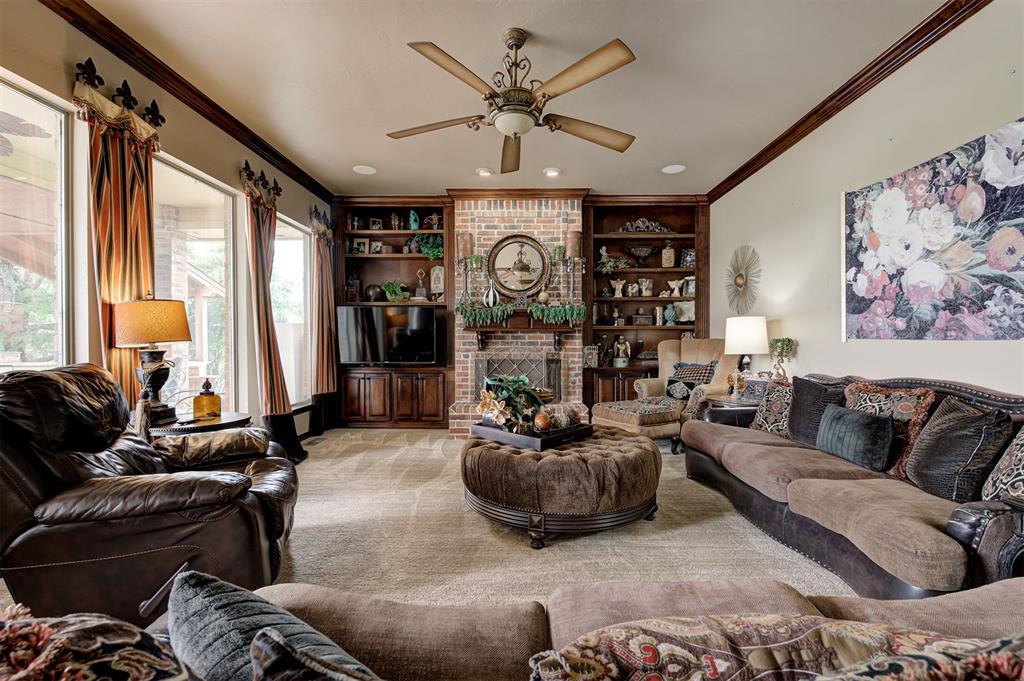 18299 Carlton Way Property Photo 14