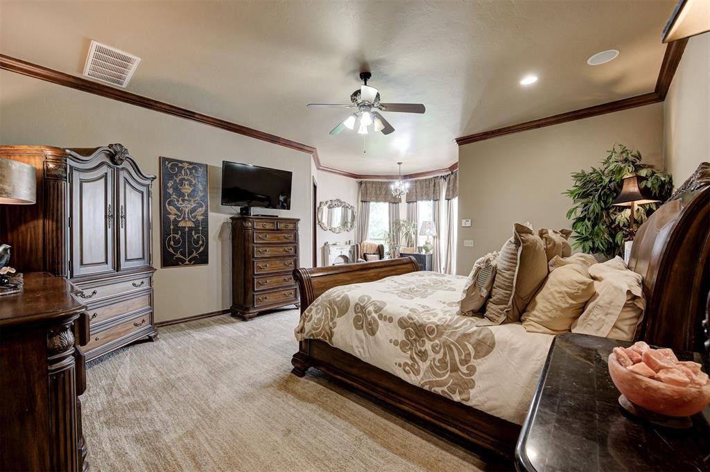 18299 Carlton Way Property Photo 16