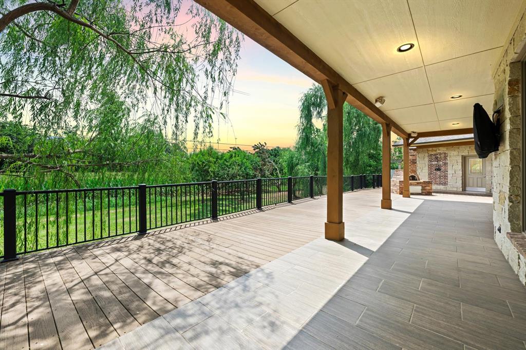 611 Pool Court Property Photo 5