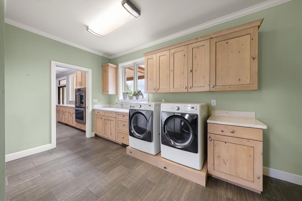 611 Pool Court Property Photo 39