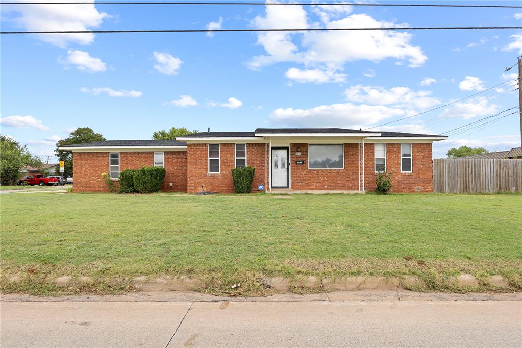 2221 W Modelle Avenue Property Photo 1