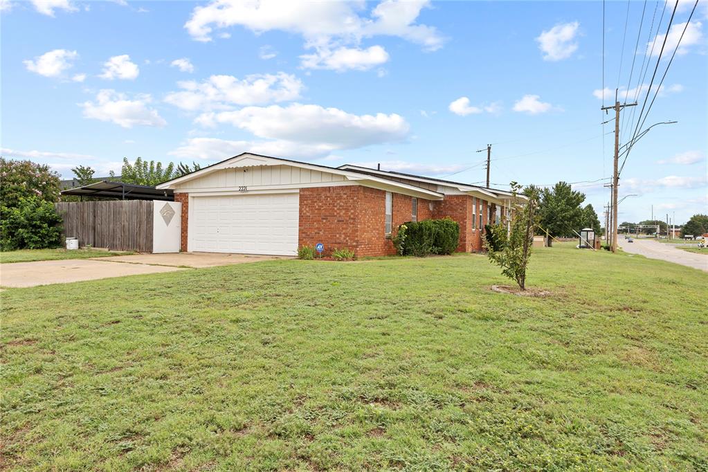 2221 W Modelle Avenue Property Photo 2