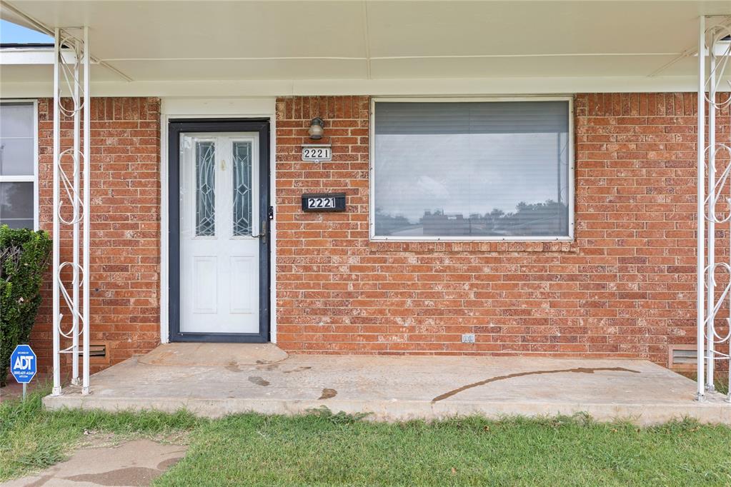 2221 W Modelle Avenue Property Photo 3