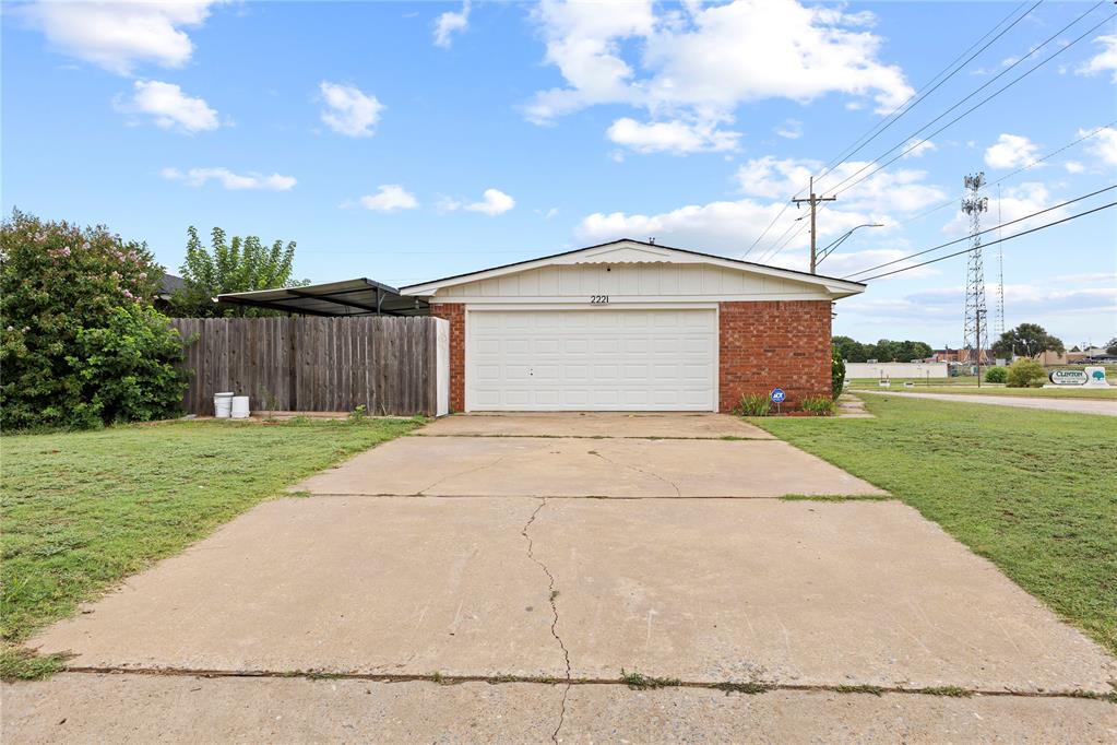 2221 W Modelle Avenue Property Photo 21
