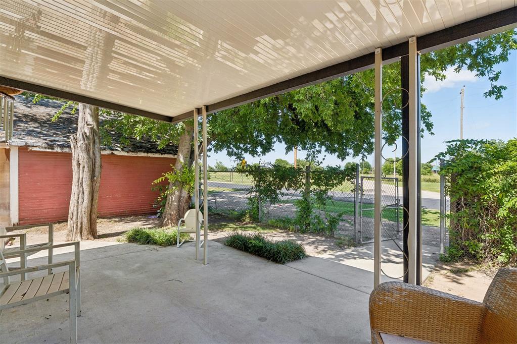 829 E Frank Street Property Photo 4