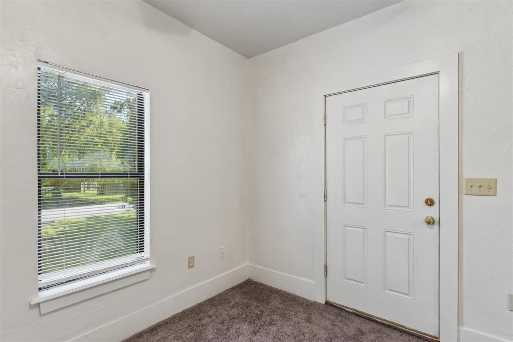 829 E Frank Street Property Photo 6