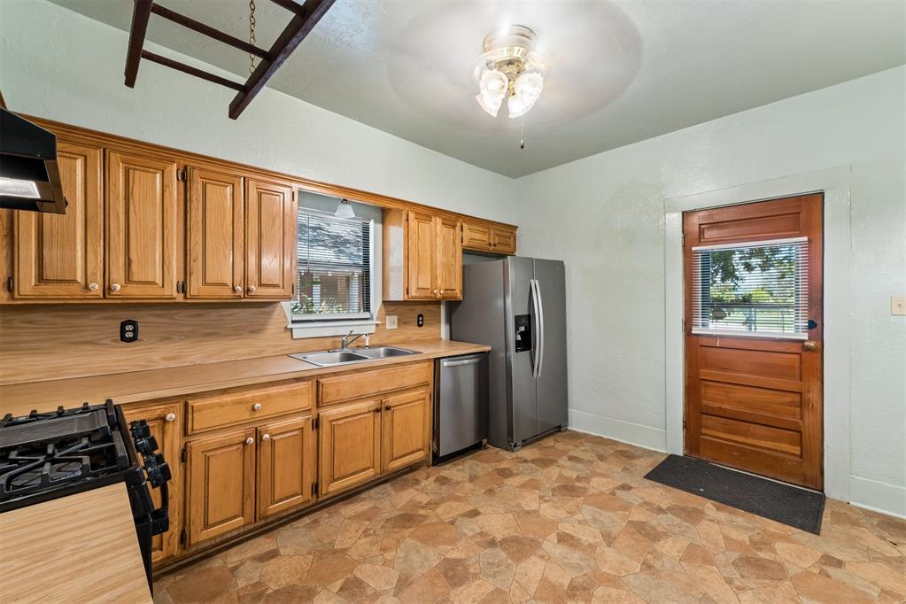 829 E Frank Street Property Photo 11