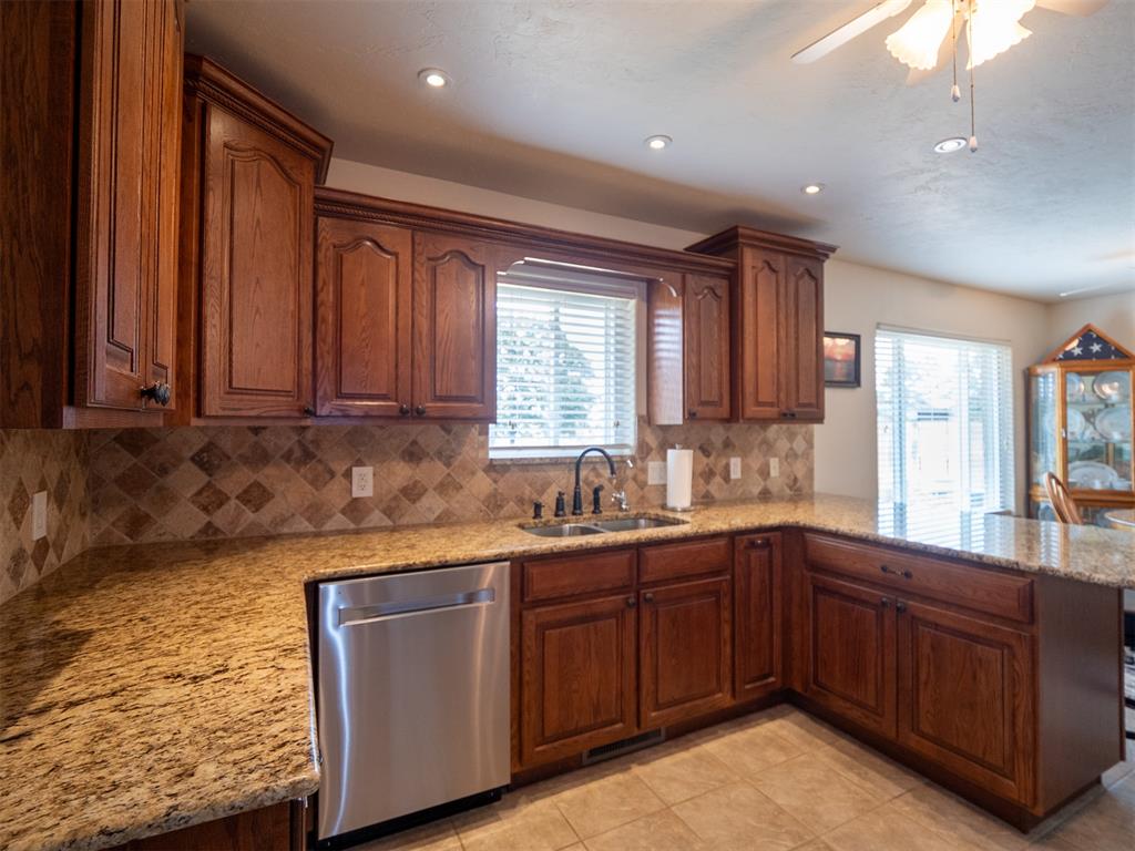 9613 S Highway 99 Property Photo 10